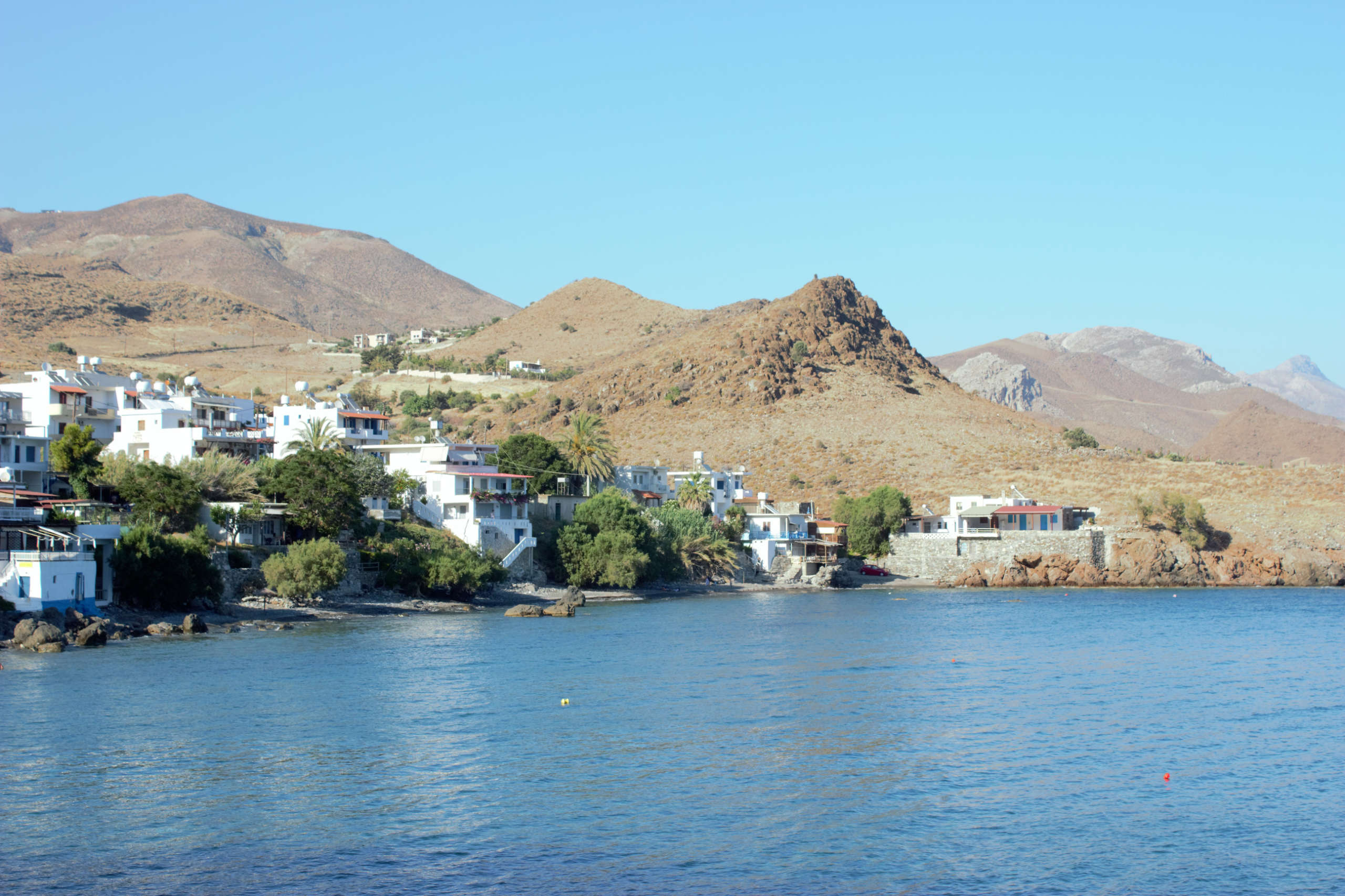 Lentas Strand mit Sicht von Taverne